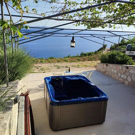 House Galisnjak With Jacuzzi * Bol